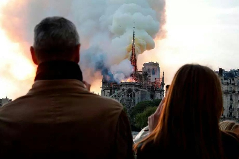 巴黎圣母院失火