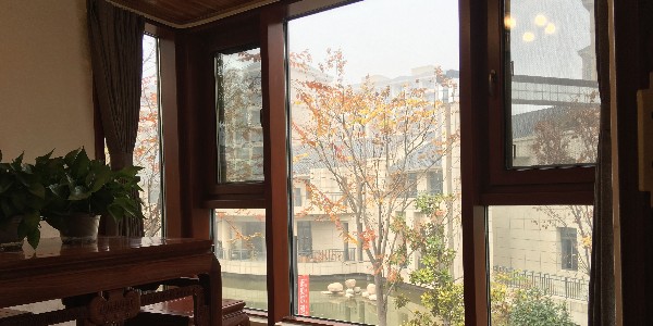 出色的隔音效果让定制隔音铝包木门窗受到市场欢迎