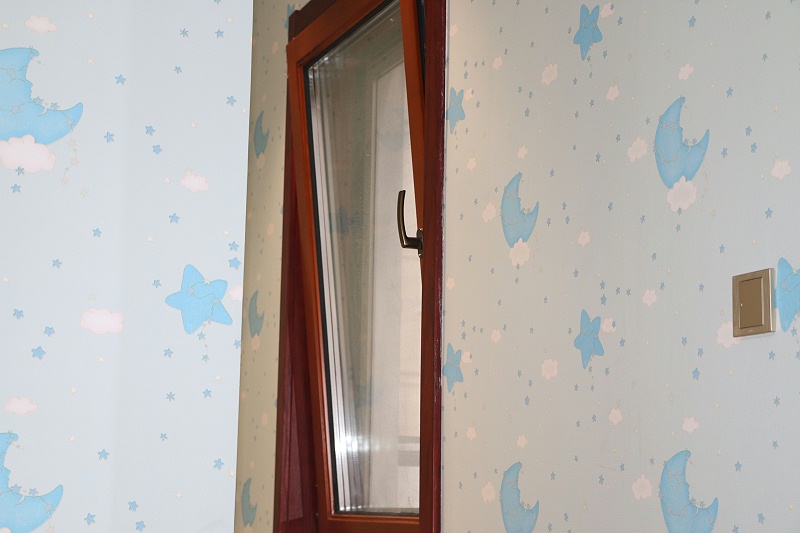 铝包木门窗卧室实拍