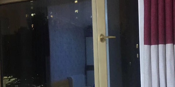 铝包木门窗厂家告诉你高层为什么不能用外开窗