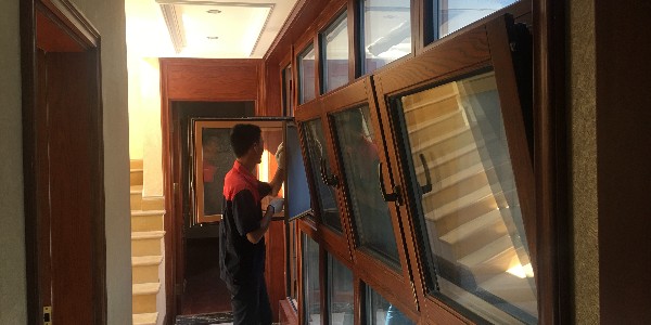 又是一年开学季，为孩子的书房装一套定制铝包木门窗吧